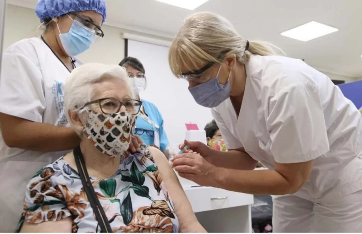 Razones por la que los adultos mayores deben vacunarse