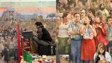 Así es el mural en homenaje al cine nacional que reúne más de 100 películas Así es el mural en homenaje al cine nacional que reúne más de 100 películas