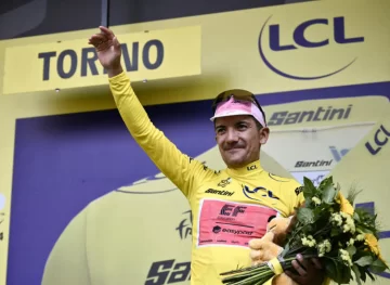 Carapaz viste de amarillo en un día histórico