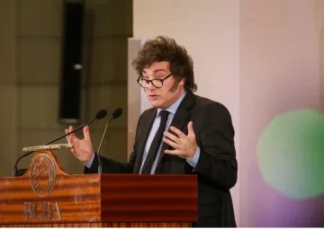 Frenan la expansión de la base monetaria para calmar al dólar