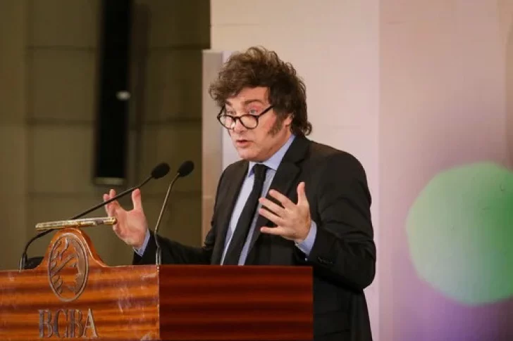 Frenan la expansión de la base monetaria para calmar al dólar