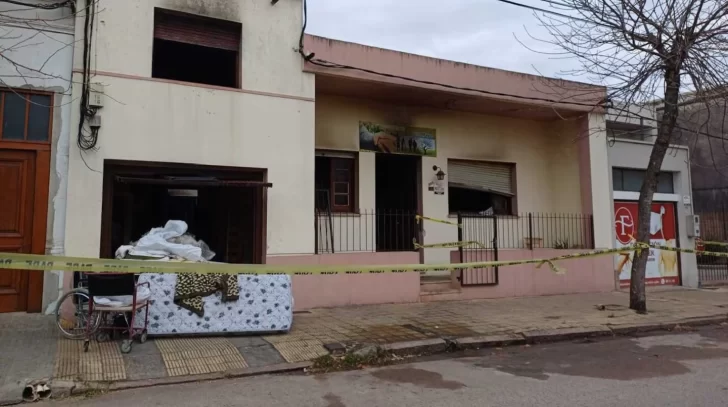 Tragedia: 10 adultos mayores murieron tras un feroz incendio en un geriátrico Tragedia: 10 adultos mayores murieron tras un feroz incendio en un geriátrico