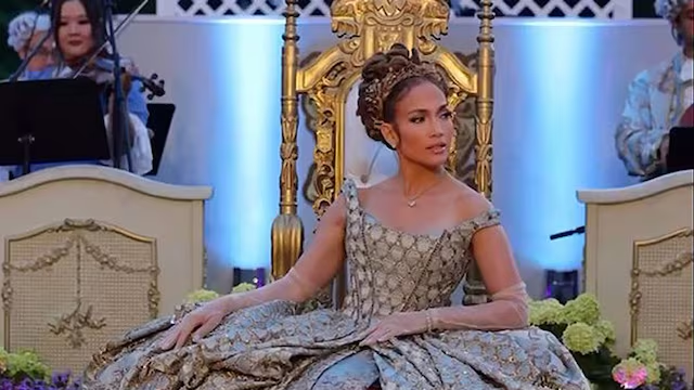 Jennifer López, sin Ben Afleck, se convirtió en lady por una noche Jennifer López, sin Ben Afleck, se convirtió en lady por una noche