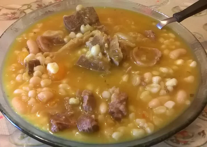 Locro criollo con chiquizuela: la receta casera original para hacerlo sin gastar de más Locro criollo con chiquizuela: la receta casera original para hacerlo sin gastar de más