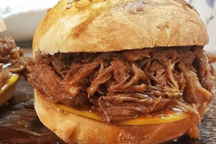 Cómo hacer sandwich de cerdo desmenuzado: La receta que te queda tan tierno que se deshace en la boca