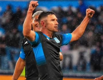 Racing le ganó por 3-0 a Godoy Cruz en la sexta fecha Racing le ganó por 3-0 a Godoy Cruz en la sexta fecha