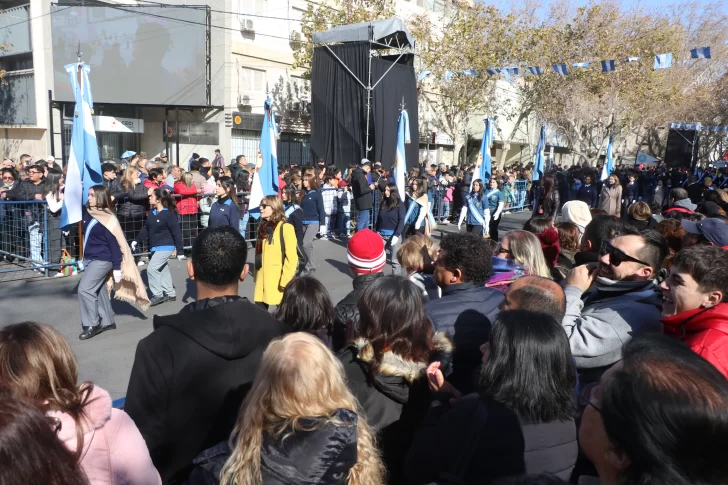 Día de la Independencia: un desfile corto, pero con mucho entusiasmo