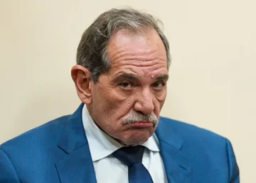 La Justicia le otorgó la prisión domiciliaria a José Alperovich, condenado por abuso sexual a su sobrina La Justicia le otorgó la prisión domiciliaria a José Alperovich, condenado por abuso sexual a su sobrina