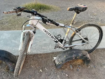 Presunto intento de homicidio: un joven fue embestido por un auto y vio que el atacante era su tío Presunto intento de homicidio: un joven fue embestido por un auto y vio que el atacante era su tío