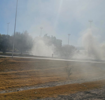 El humo de un incendio en una zona parquizada de Ruta 40 y Calle 5 complicó la visibilidad de automovilistas El humo de un incendio en una zona parquizada de Ruta 40 y Calle 5 complicó la visibilidad de automovilistas