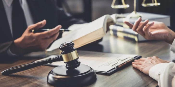 Su padre la abandonó, fue a la Justicia para que “le hable”: el fallo fue terminante Su padre la abandonó, fue a la Justicia para que “le hable”: el fallo fue terminante