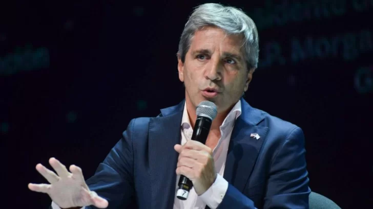 Caputo: “A la inflación le estábamos ganando por puntos y esta es una mano de nocaut” Caputo: “A la inflación le estábamos ganando por puntos y esta es una mano de nocaut”