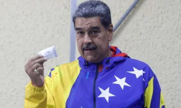 Maduro votó y aseguró que su gobierno garantizará la paz durante las elecciones Maduro votó y aseguró que su gobierno garantizará la paz durante las elecciones