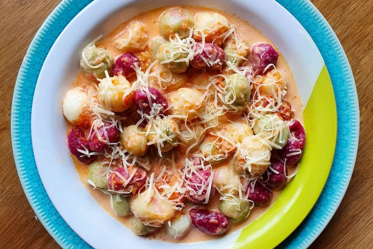 Cómo hacer ñoquis tricolor con salsa a los 4 quesos: Receta de los ñoquis del 29