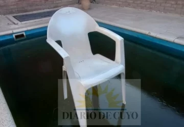 La foto viral del frío extremo en San Juan: una pileta completamente congelada La foto viral del frío extremo en San Juan: una pileta completamente congelada