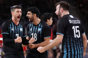 La Selección argentina de vóley, con los sanjuaninos Lima y Sánchez, perdió ante Japón y complica su clasificación La Selección argentina de vóley, con los sanjuaninos Lima y Sánchez, perdió ante Japón y complica su clasificación