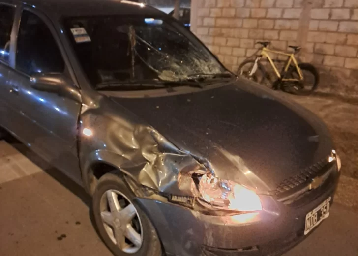 Tiene 16 años años, manejaba una moto y tuvo que ser hospitalizado tras ser atropellado por un auto Tiene 16 años años, manejaba una moto y tuvo que ser hospitalizado tras ser atropellado por un auto