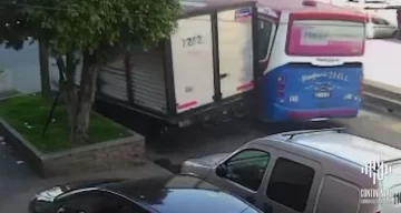 Cambiaba el repuesto del camión y murió aplastado por un colectivo en Laferrere Cambiaba el repuesto del camión y murió aplastado por un colectivo en Laferrere