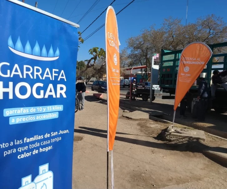 Mediante un programa oficial, la gente compró más de 12.000 garrafas hasta 50% más baratas Mediante un programa oficial, la gente compró más de 12.000 garrafas hasta 50% más baratas