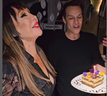 Moria Casán cumplió 78 años y festejó con sus amigos Moria Casán cumplió 78 años y festejó con sus amigos