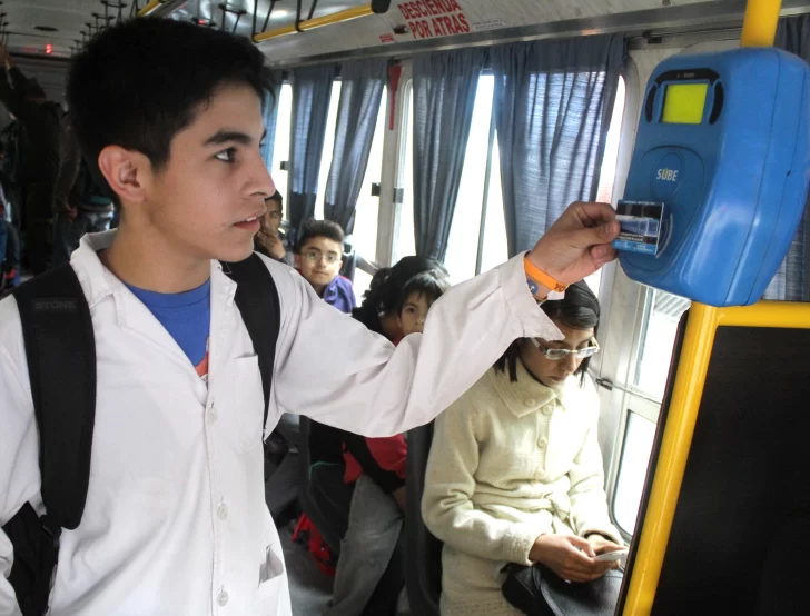 Desde septiembre, alumnos y docentes de los departamentos alejados accederán al boleto gratuito Desde septiembre, alumnos y docentes de los departamentos alejados accederán al boleto gratuito