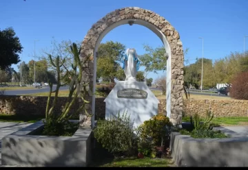 Repudiable vandalismo con la imagen de la Virgen en Acceso Sur Repudiable vandalismo con la imagen de la Virgen en Acceso Sur