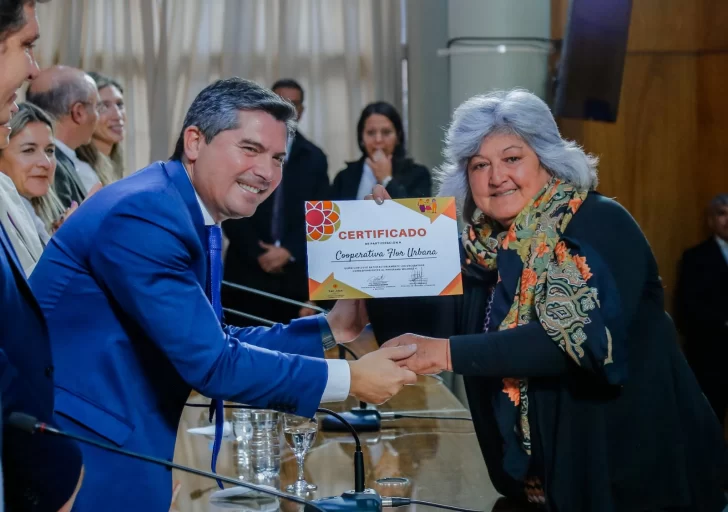 Orrego entregó certificados a mujeres emprendedoras Orrego entregó certificados a mujeres emprendedoras