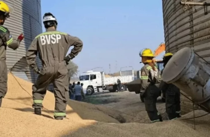 Operario murió ahogado al caerse dentro de un silo repleto de soja Operario murió ahogado al caerse dentro de un silo repleto de soja