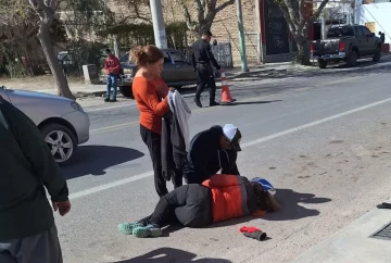 Choque entre dos motociclistas deja a una mujer con fractura en la pierna Choque entre dos motociclistas deja a una mujer con fractura en la pierna