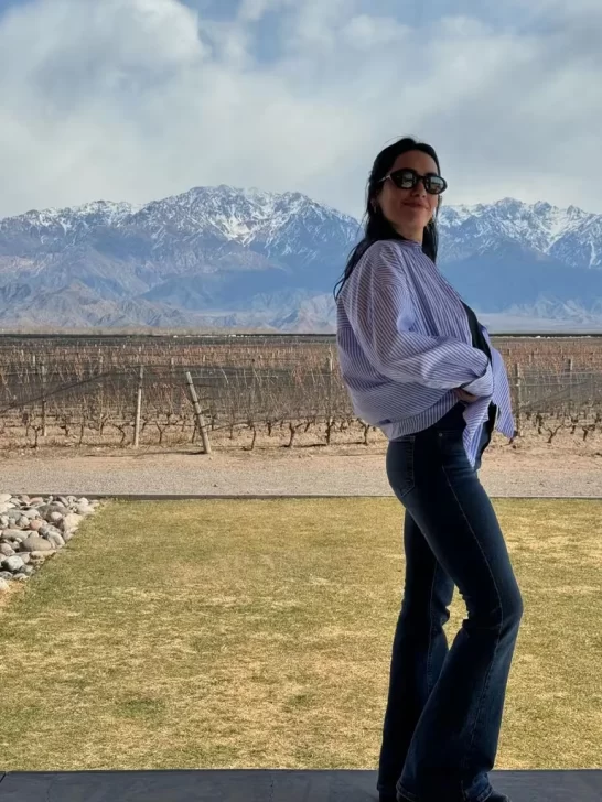 Lali Espósito con la Cordillera de fondo Lali Espósito con la Cordillera de fondo