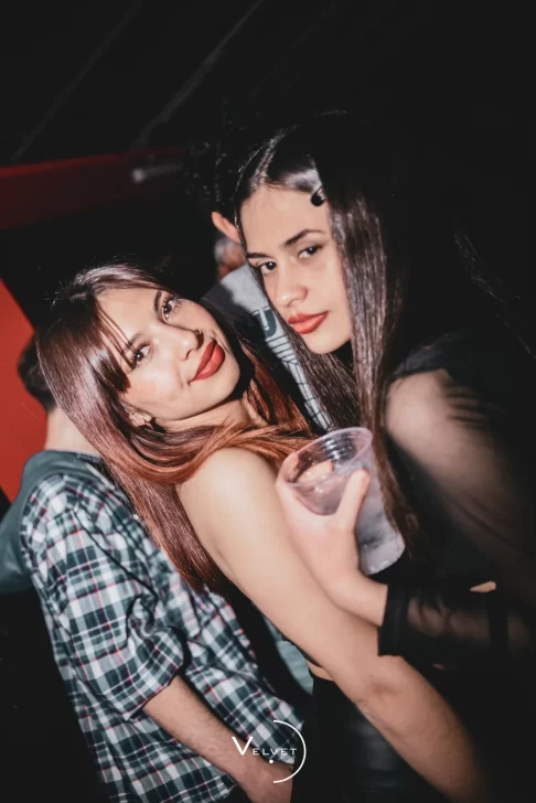 f0db96bc-62d4-4b44-98a3-dde768cb686b-486x728