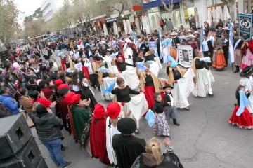 Festejo y tradición en la calle Festejo y tradición en la calle