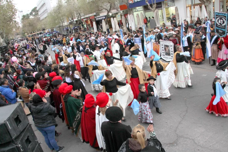 Festejo y tradición en la calle Festejo y tradición en la calle