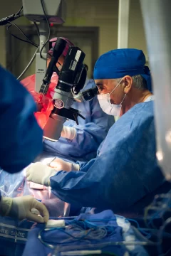 Con un ojo iluminar dos vidas Con un ojo iluminar dos vidas