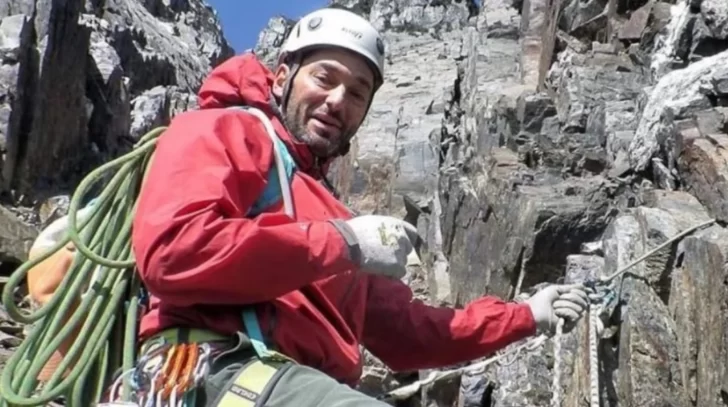 Tragedia en Ushuaia: murió un rescatista en un glaciar tras caer desde un precipicio Tragedia en Ushuaia: murió un rescatista en un glaciar tras caer desde un precipicio