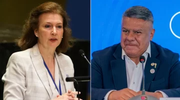 El Gobierno criticó a la Conmebol y a Tapia por prohibir la exhibición de banderas con la imagen de Malvinas El Gobierno criticó a la Conmebol y a Tapia por prohibir la exhibición de banderas con la imagen de Malvinas