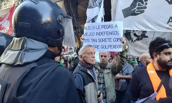 Represión en marcha de jubilados Represión en marcha de jubilados