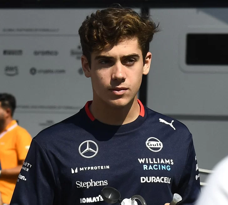 El desopilante relato de Colapinto tras sus primeras pruebas en Azerbaiyán: “Besitos a los muros” El desopilante relato de Colapinto tras sus primeras pruebas en Azerbaiyán: “Besitos a los muros”