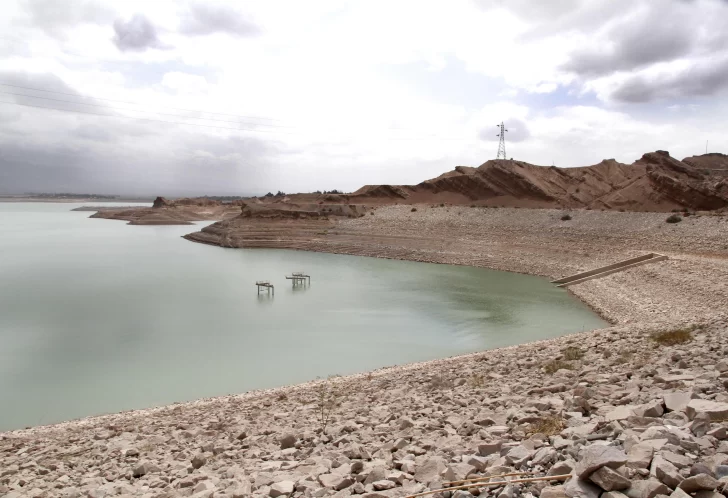 Regulan el uso de los tres diques para evitar que bajen del mínimo de seguridad Regulan el uso de los tres diques para evitar que bajen del mínimo de seguridad