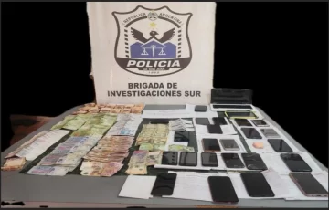 Desarticularon una peligrosa banda delictiva: secuestraron 22 celulares y más de un millón de pesos Desarticularon una peligrosa banda delictiva: secuestraron 22 celulares y más de un millón de pesos