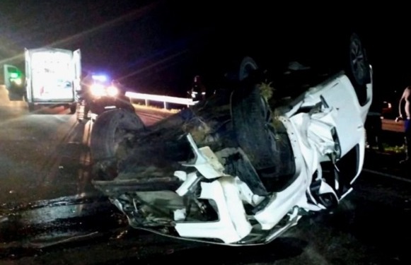 Tragedia: un joven y un bebé murieron en un accidente, por esquivar a un camión Tragedia: un joven y un bebé murieron en un accidente, por esquivar a un camión