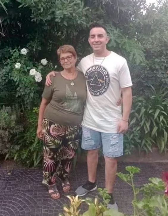 Hallan muerta a una jubilada en un tambor de petróleo y detienen a su nieto por el crimen Hallan muerta a una jubilada en un tambor de petróleo y detienen a su nieto por el crimen