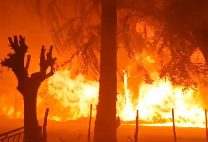 Una casa con pérdidas importantes, el saldo de incendios de pastizales durante la madrugada en Rawson Una casa con pérdidas importantes, el saldo de incendios de pastizales durante la madrugada en Rawson