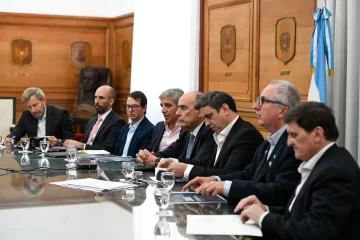 Francos y Caputo se reunieron con Orrego y otros gobernadores para debatir los detalles del Presupuesto
