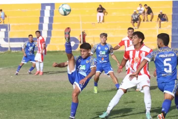 Regional Amateur: Rivadavia golpeó a Colón Junior en la agonía y a domicilio Regional Amateur: Rivadavia golpeó a Colón Junior en la agonía y a domicilio