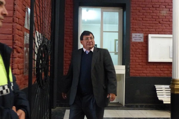 Escándalo: un intendente y su ex concubina gastaron más de 700 millones de pesos en vehículos Escándalo: un intendente y su ex concubina gastaron más de 700 millones de pesos en vehículos