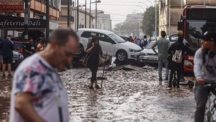 El peor desastre natural de España: 104 muertos, decenas de desaparecidos y pilas de vehículos El peor desastre natural de España: 104 muertos, decenas de desaparecidos y pilas de vehículos