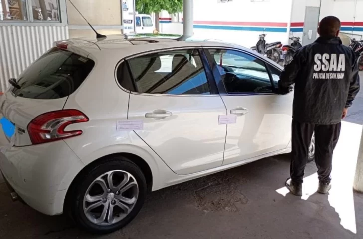 Allanaron dos concesionarias y secuestraron un auto “mellizo” robado en Córdoba Allanaron dos concesionarias y secuestraron un auto “mellizo” robado en Córdoba