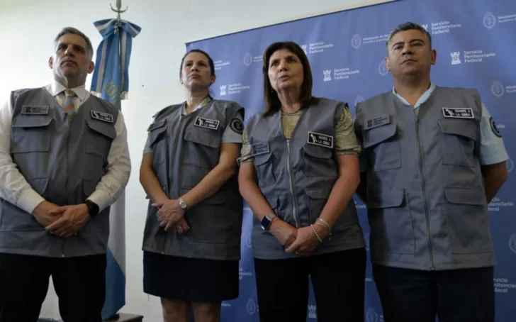 El Gobierno impulsa un proyecto para que los presos trabajen en las cárceles: “Es una injusticia que tengan un salario mínimo” El Gobierno impulsa un proyecto para que los presos trabajen en las cárceles: “Es una injusticia que tengan un salario mínimo”