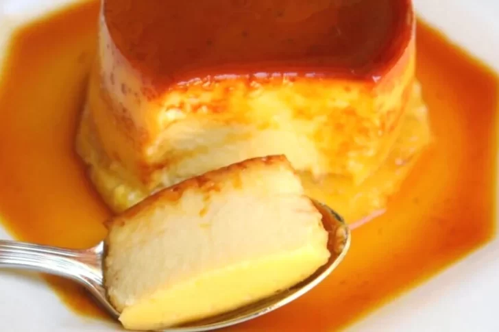 Cómo preparar flan casero: una receta sencilla, económica y que la podés hacer hasta en el microondas